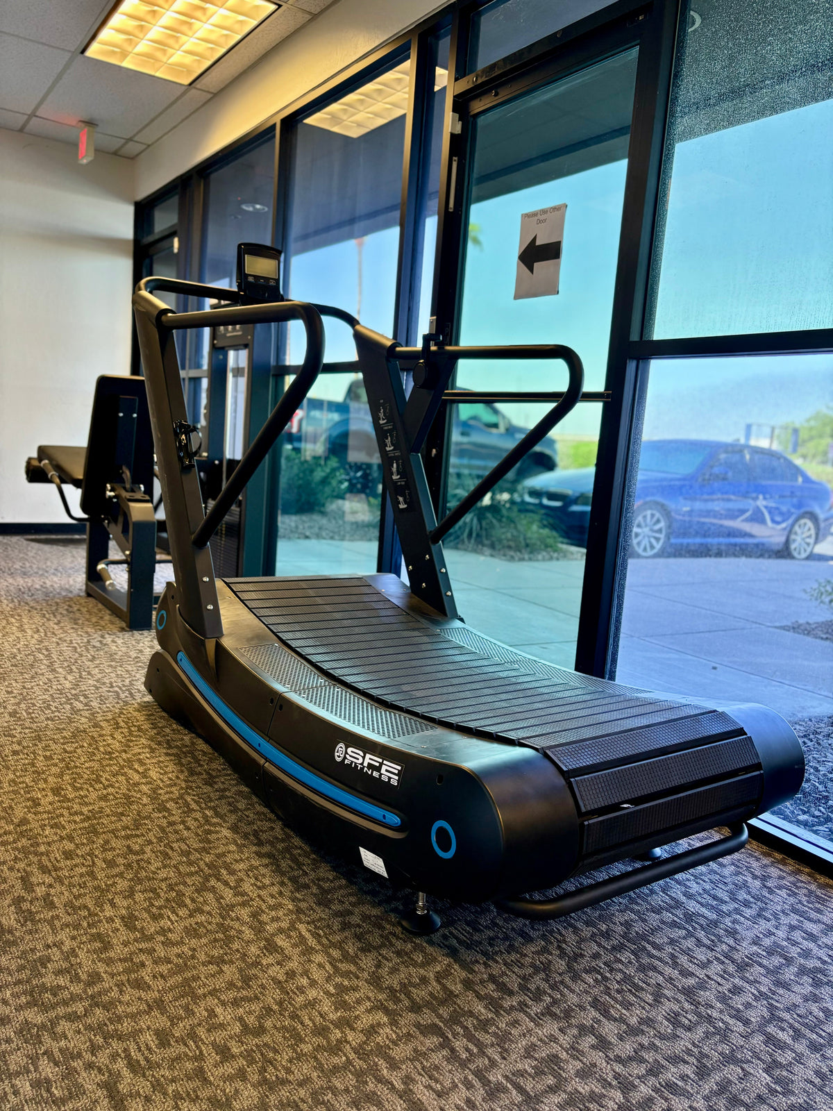 Sports & Fitness Exchange Air Runner Pro Curved Treadmill